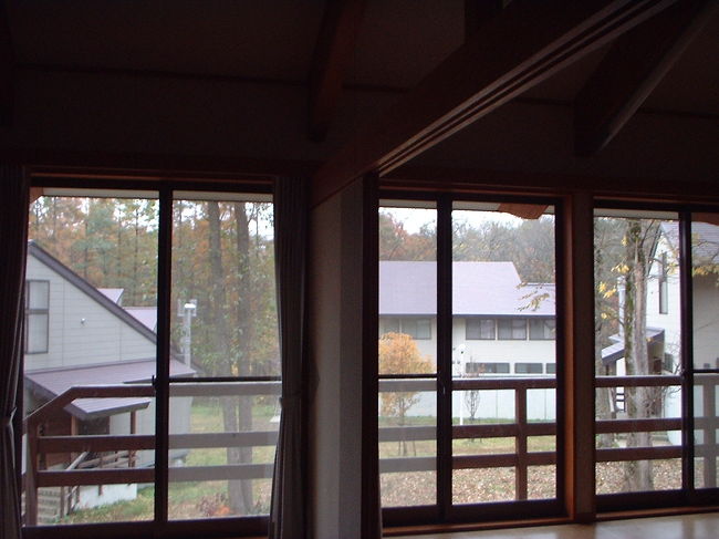 同じく。ちょっと部屋の奥へ引いて。