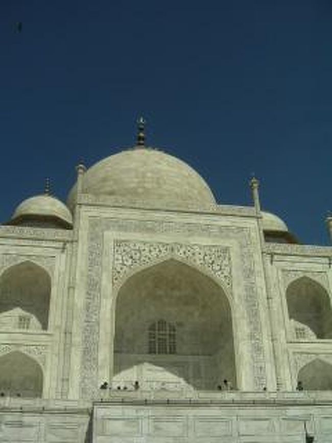 青空に白大理石。圧倒される。