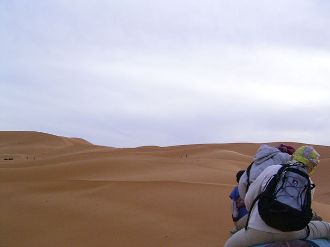 天気はあまり良くなかったけど、それがまた幻想的な景色を生み出していた。どこまでも果てしなく続く砂の海。世界にはまだ見たことのない景色がたくさんあることを実感。そして、こうして目にすることが出来るという自分の恵まれた環境に感謝。