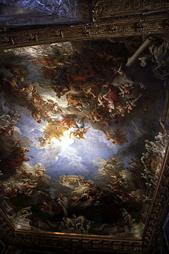 天井画も豪華。