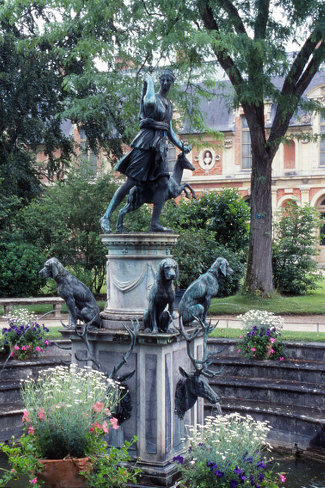 ディアナの噴水。猟犬が放尿するというとてもお下品な噴水。