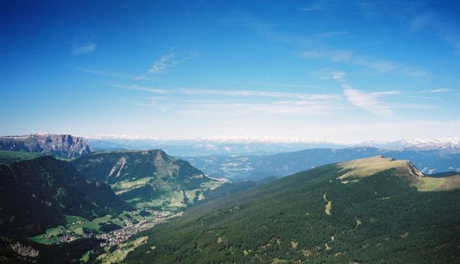 こちらはオルティゼイの村を見下ろしている写真です。