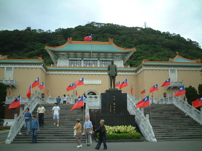 もちろん観光もしました。<br />故宮博物館は広かったです。