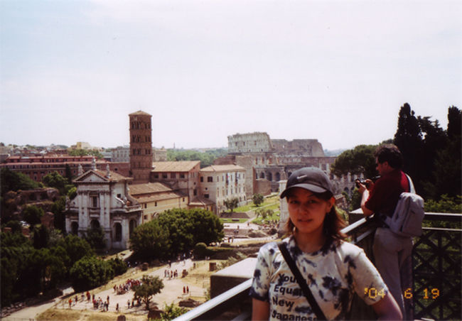 パラティーノの丘から見たフォロロマーノ。こに登るのが結構大変だったんですが、ローマの街が見渡せて、とてもいい景色でした。遺跡見物を中心に回ったこの日はものすごく歩いたので、早めにホテルに戻りました。