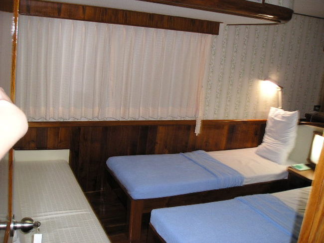 これが入り口から撮った写真。<br />窓も大きいです。<br />窓はスモークガラスになっていて、昼間は外から中が見えないような構造になっているため、プライバシーもバッチリ守れます。