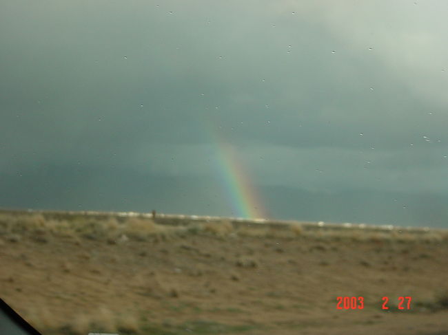 　虹が綺麗だったのでちょっと撮ってみたんですが、下の方しか撮れなくて残念・・・。