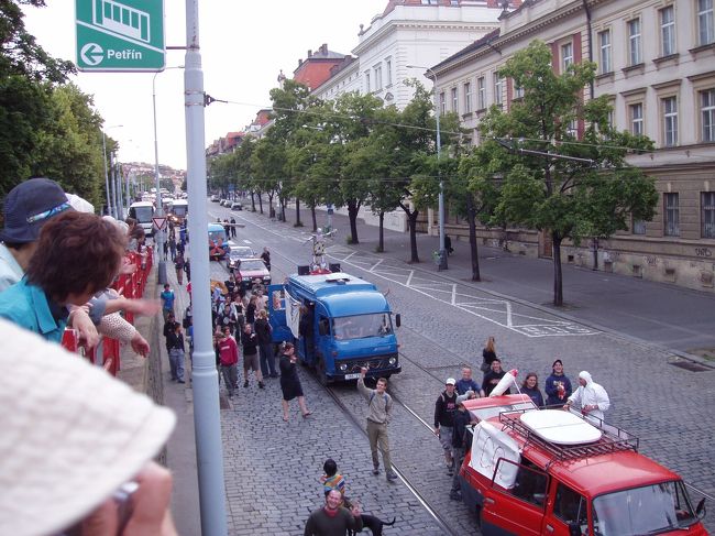 ☆プラハ<br />テクノパレードの人々<br />