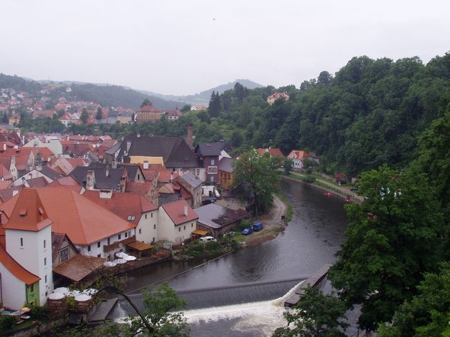 ☆チェスキークロムロフ（世界遺産：６１７）<br />モルダヴ川もこの辺までくると川幅も狭まり、スメタナの「我が祖国」モルダブ出だしの感じ？<br /><br />