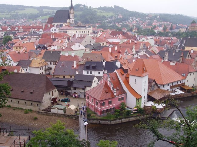 ☆チェスキークロムロフ<br />モルダヴ川もこの辺までくると川幅も狭まり、スメタナの「我が祖国」モルダブ出だしの感じ？<br /><br />