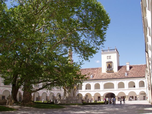 ☆ウイーン歴史地区<br />ハイゲンクロイツ修道院<br />(聖なる十字架)<br />