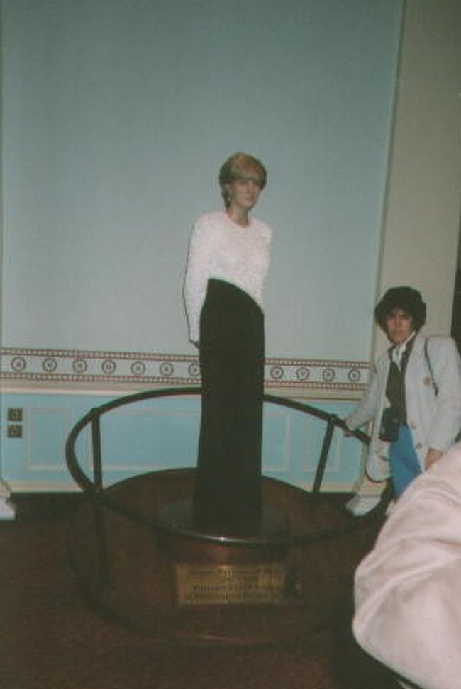 今は亡きダイアナ妃のロウ人形です。本物そっくりだと思いませんか？ in ワックス・ミュージアム