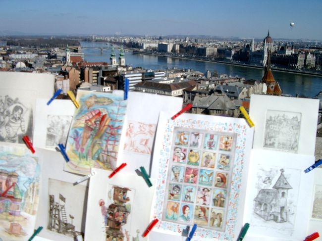 漁夫の砦の上では、絵描きさんやら、写真家さんやらが作品を売っていた。<br />ひとつ欲しかったけど、急いでいたので写真を撮るのみ。<br /><br />奥に国会議事堂が見えてた…んだけど写真だとわからん…<br />国会議事堂川越しには見えたけど、近くに行けなかった。残念。