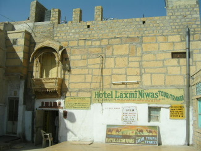 城塞内の宿ラクシュミ・ニワスに泊まる。