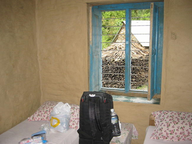 ロッジの部屋。夜はかなりさむかった。