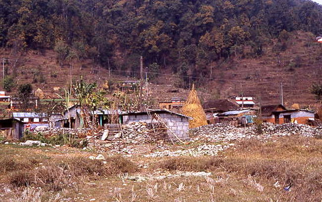 市バスを降りれば、こんな風景が広がっていました。<br />観光客が多いレイクサイドを離れれば、こんなのどかな雰囲気を味わうことが出来ます。