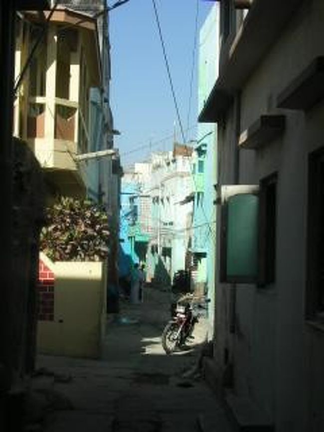 ポルトガル様式のカラフルな家々。<br />散歩するだけで楽しい。