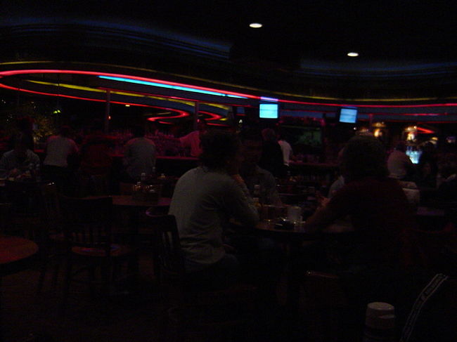 夕食を食べたBARです。BARなのにお酒は飲まなかったけどね・・・。だって、高かったんだもぉ〜ん。あと、車だったしね♪<br />