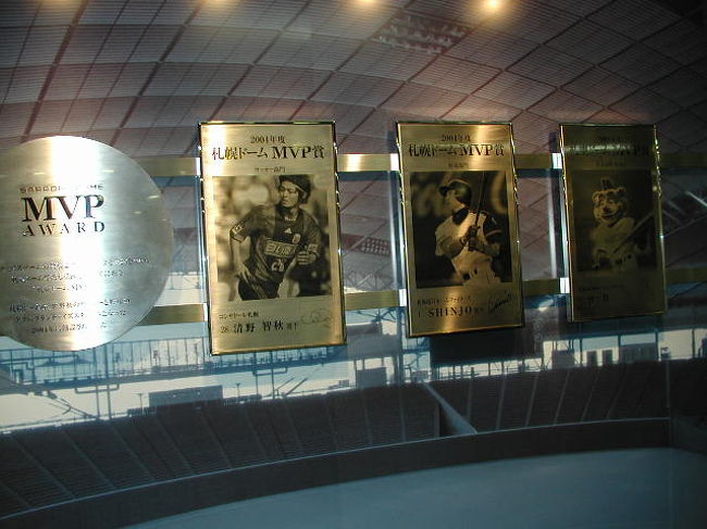 昨年の「Ｆｓ移転元年ＭＶＰ」のレリ−フが．．．<br />新庄選手＆Ｂ☆Ｂが！