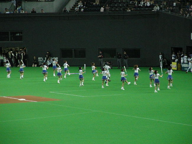 ０５年「ニューＦｓガール」のみなさんの、華麗な＆躍動的なダンス！