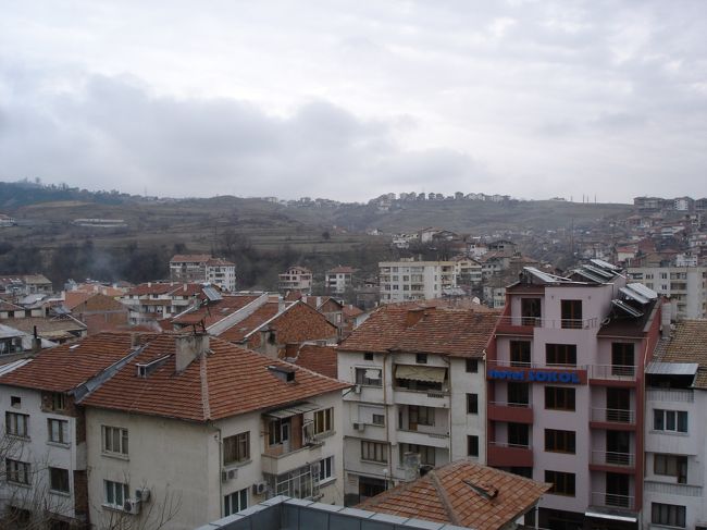 サンダンスキ、ホテルからの風景。赤い屋根が並ぶ。