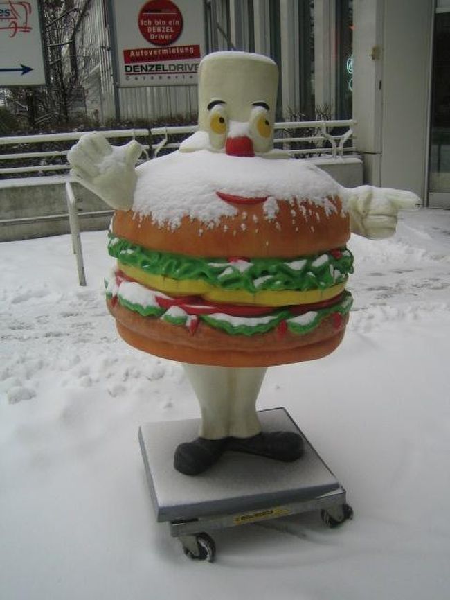 ハンバーガー君も<br />身悶える<br />寒さかな。