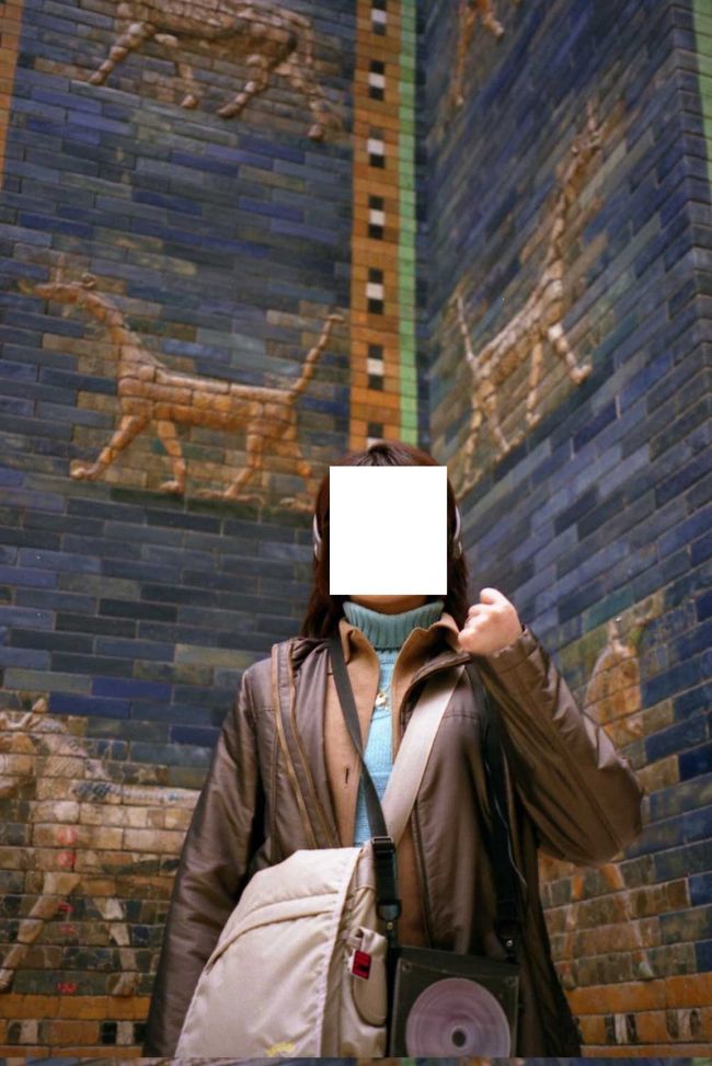 当時のアルバムには<br />Ishter gate from Babylone　と書いてあります。<br /><br />って、私が書いたんですが。