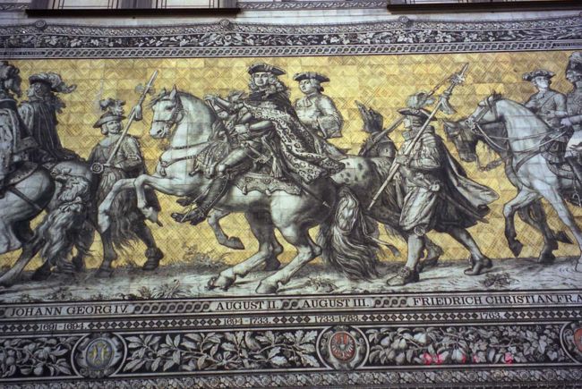 同じく君主の行列。<br />こちらが正しいアウグスト（二つあります）。