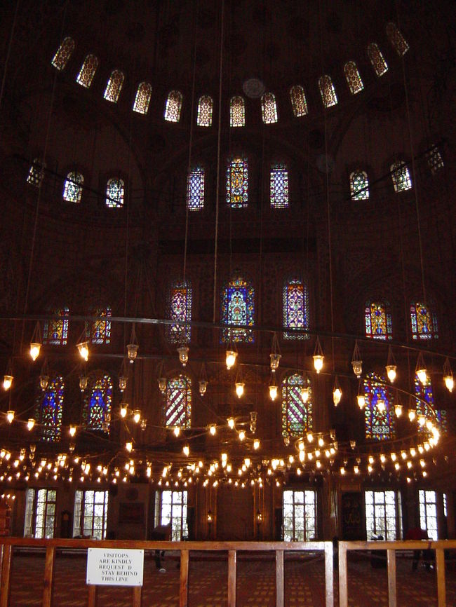 内部は広〜くて天井高〜くてため息が出ましたね。壁はイズニックタイルで美しく飾られています。