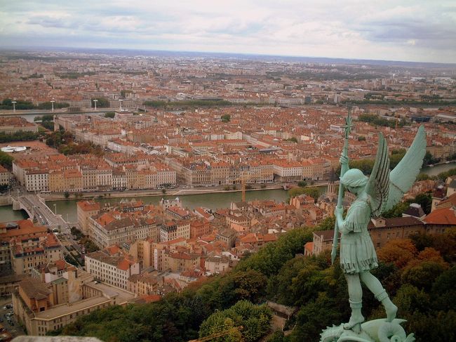 ノートルダ･･･バジリカ聖堂の塔からの眺め<br /><br />相当高いです<br />むちゃくちゃ怖かった<br /><br />すごい絵になる街並みです<br />塔のてっぺんまで登る価値はあります。<br />