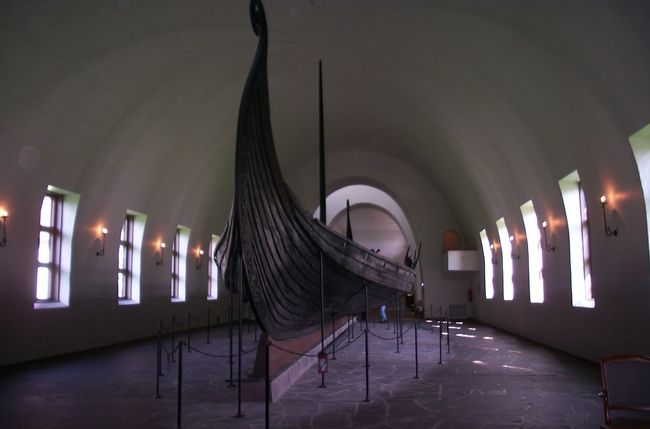 バイキング博物館には掘り起こしたバイキング船が展示してあります。お墓として埋められていたそうです。