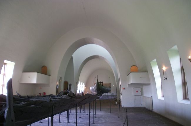 舟は２隻ありました。木造ですので炭化しています。