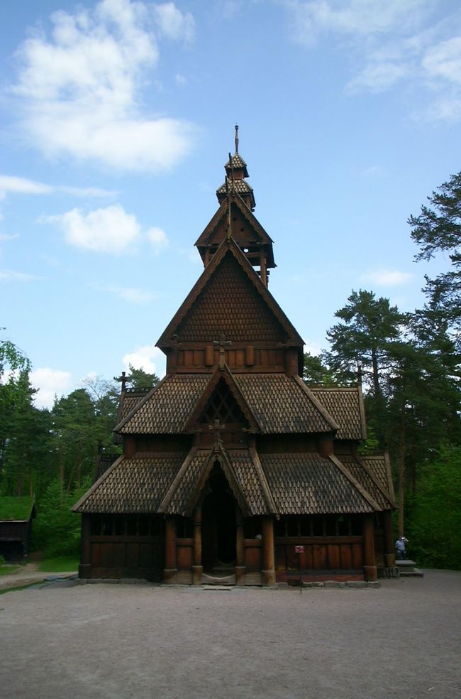 民族博物館というか公園にある木造教会です。