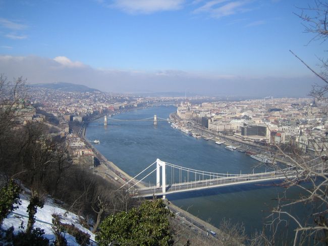 でも登って正解。<br />絶景。<br />圧巻。<br /><br />何で前回来た時登らなかったんだろう。<br />もったいなかった。<br />おまけにこの晴天。<br /><br />やっぱりこの街、好きだなぁ。