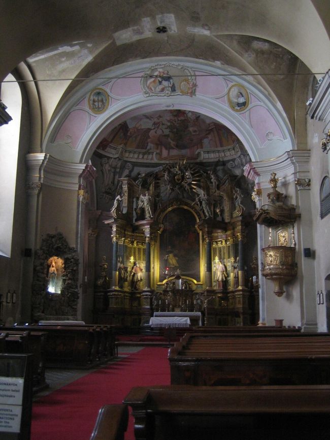 やっぱり教会は素晴らしい。<br />ヴァーツィ通りに面していながら、<br />外の喧騒を一気に払拭。<br />神聖なる空気をここで吸っておこう。