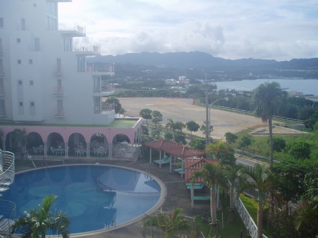 ホテルからの眺めです☆瀬底ビーチの近くでプールもあって朝ごはんもおいしくてとても良かったです^^