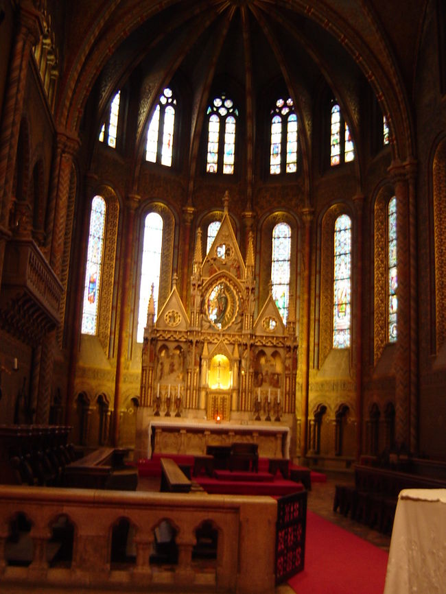 内部はスペイン風と言うのでしょうか、珍しい色使いです。