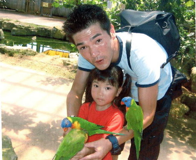 でも次に待つ“バードゾーン”。ここで挽回。面白いくらい寄って来る。‘チー‘は何度も餌を買ってました。<br />