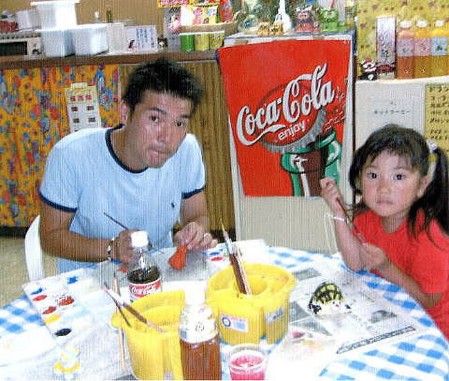 あと私達はここで記念に楽焼をしました。作品は‘チー’はゾウカメ、私と‘こう’はシーサーです。