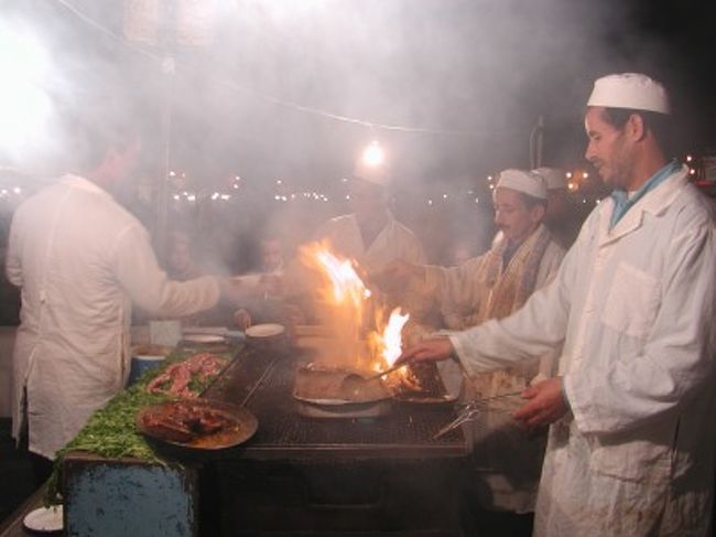 おいしそうな（見た目）屋台がたくさんあって、店選びだけでも大変。当たりはずれが結構あるからねぇぇ。