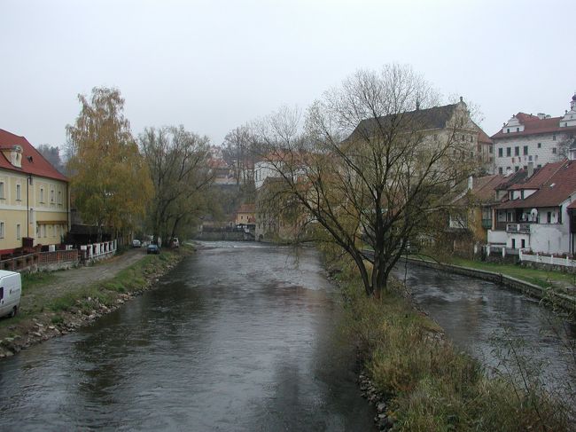 ☆チェスキー・クルムロフ　ヴルタヴァ川ほとり☆<br />水彩画のような景色にうっとり