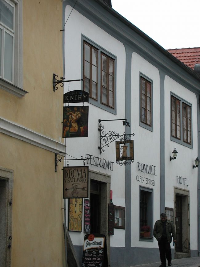 ☆チェスキー･クルムロフ　旧市街☆<br />こんな何気ない一角でもなんか絵になるのよねぇぇ。<br />なんかかっこいいのよねぇぇ。