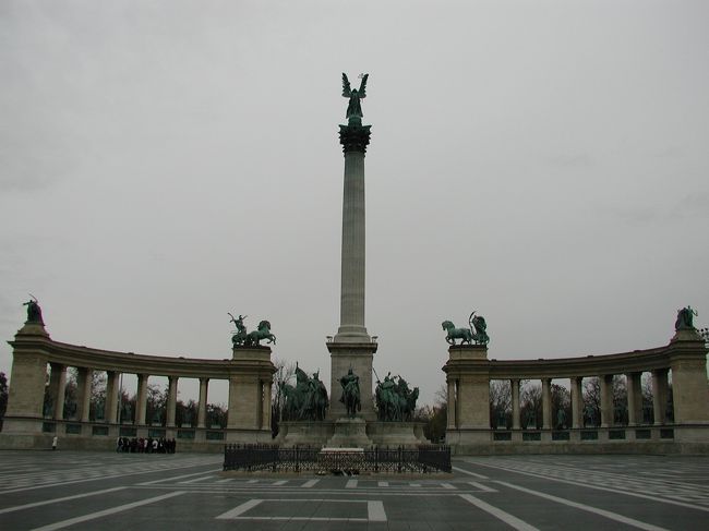 ☆英雄広場☆<br />ハンガリー建国英雄たちの像