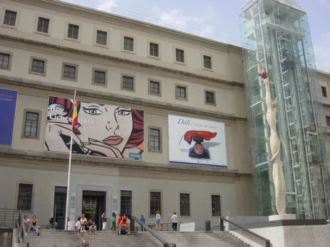 ソフィア王妃美術館の風景。ここの目玉は何と言ってもピカソの「ゲルニカ」です。生で見るゲルニカはとにかく迫力満点！