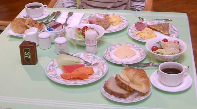 福華大飯店の朝食<br />なかなか豪華でした。<br />私としてはもうチョッとおいしいパンがあったら最高なんだけど・・・、アジアでは無理かな、
