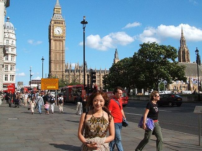 時計台をバックに。