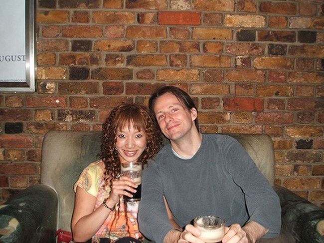 カムデンマーケットの帰りに、ガイと史恵里と３人で寄ったパブにて。