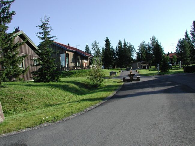 ユッカスヤルヴィ・ホテルの外観です。とても静かな湖畔のリゾートです。