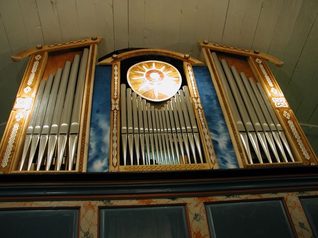 小さな村の小さな教会ですが、オルガンは作り変えられていて新しいもので、当時ヨーロッパの中でも最新式の部類に属していたようです。実際の音が聞けなかったのは残念でした。