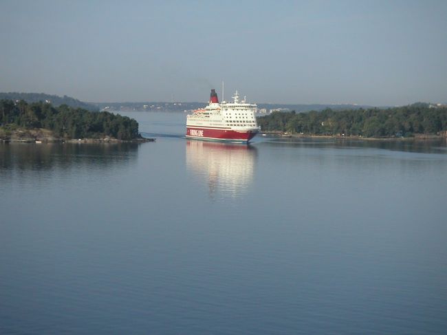 この入江で実はバイキング号とのすれ違いをします。バイキングはスウェーデンの船、シリアラインはフィンランド、どちらも大体同じようです