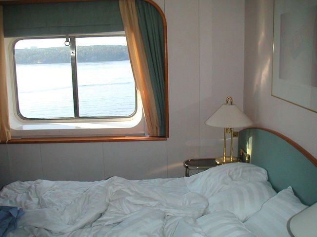 シリアラインの船内はまあまあというところでしょうか。特等はもっとロマンチックなのでしょう。ここは１等船室